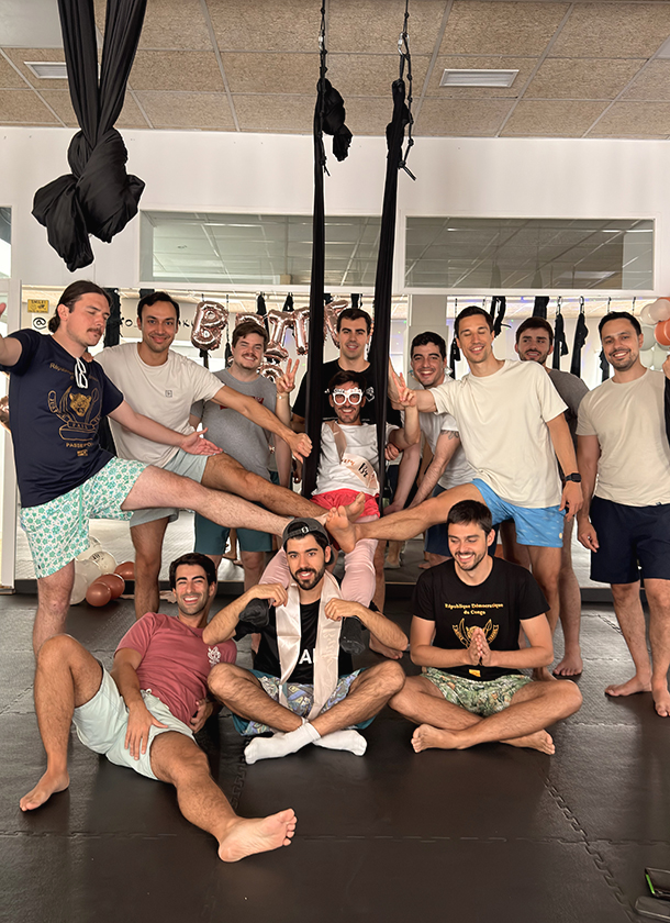 Yoga Aéreo, barre o pilates para despedidas o cumpleaños